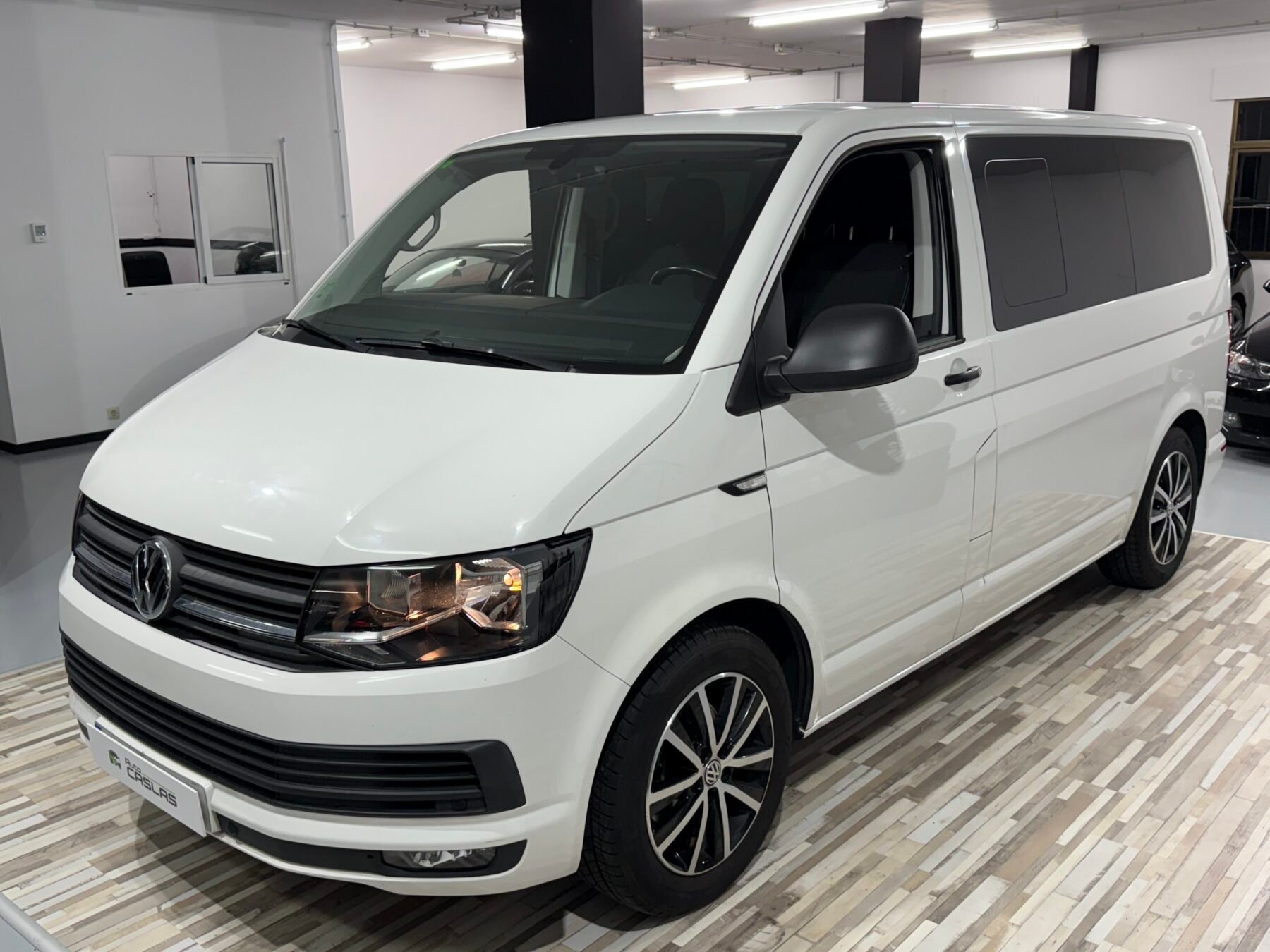 VOLKSWAGEN Multivan Trendline Corto 2.0 TDI BMT