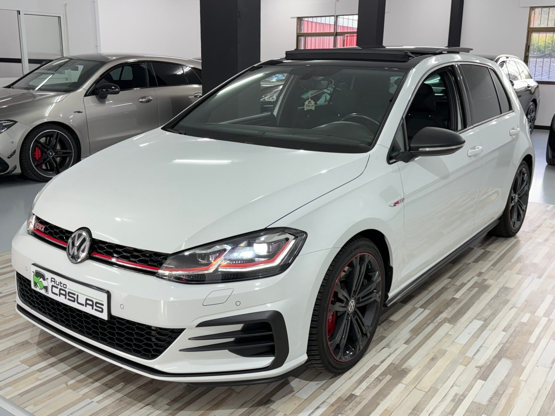 VOLKSWAGEN Golf GTI PERFORMANCE