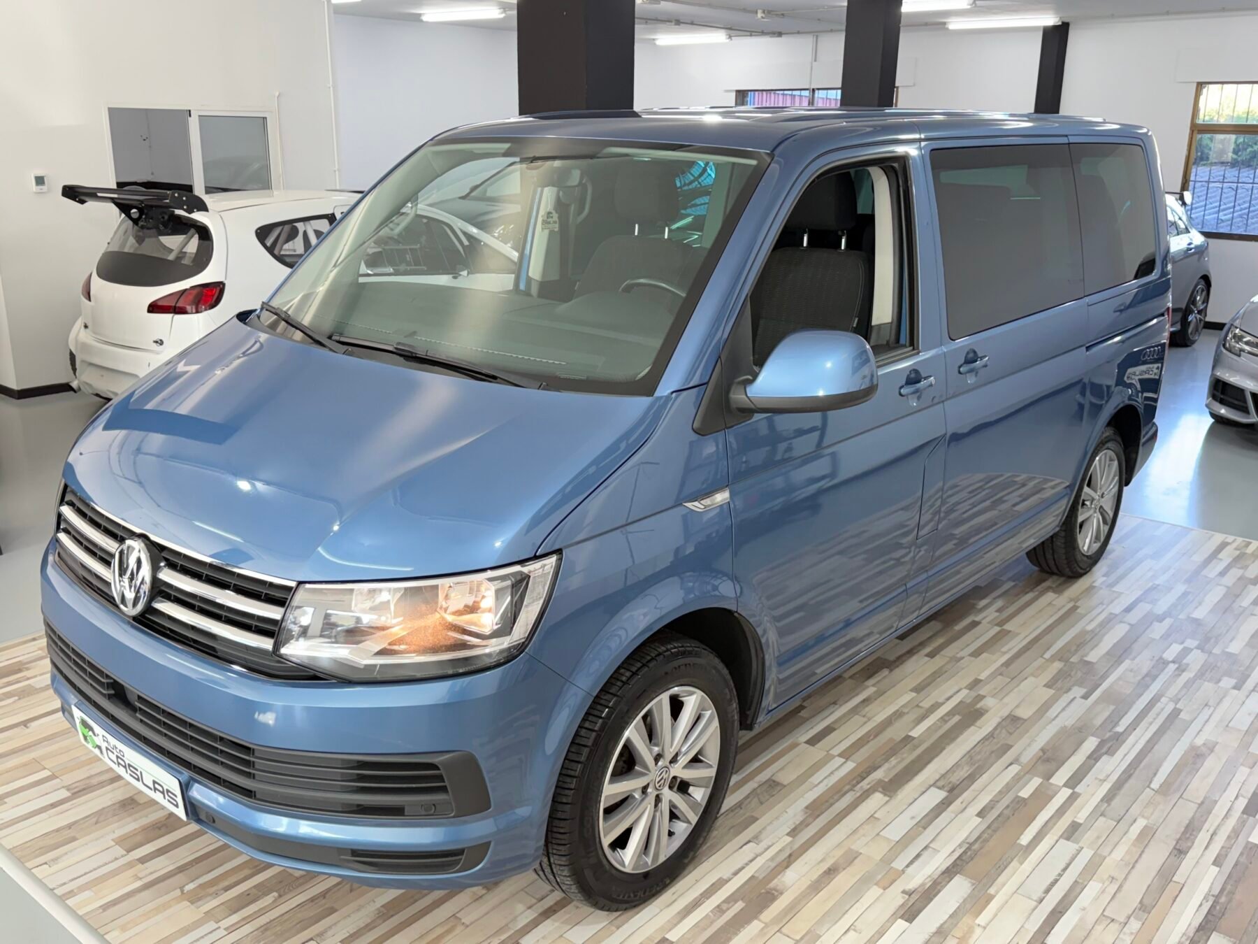 VOLKSWAGEN Multivan Trendline Corto 2.0 TDI BMT