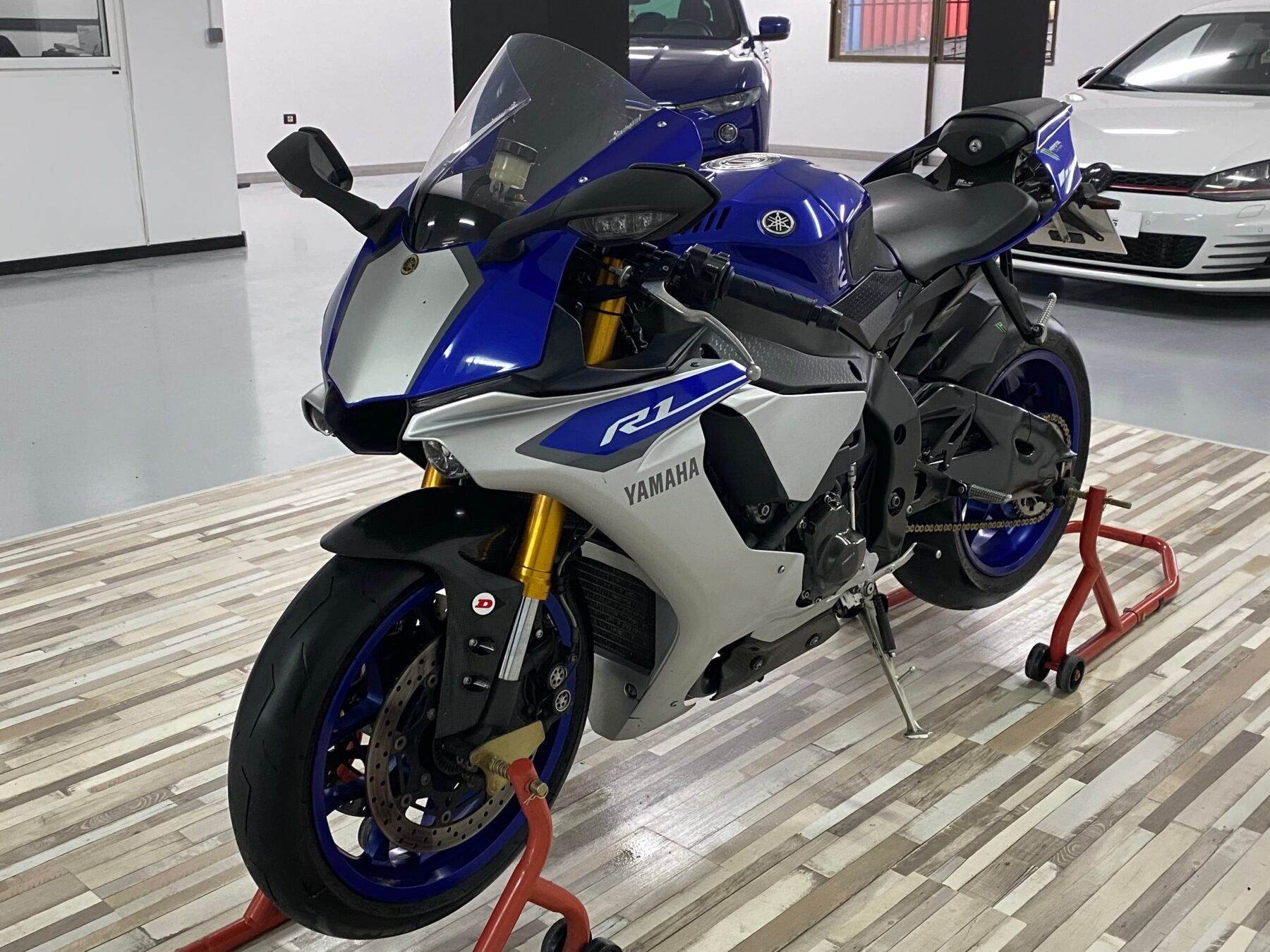 YAMAHA YZF-R1