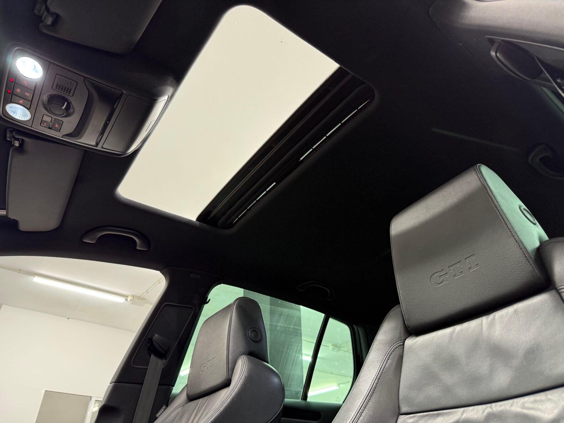 VOLKSWAGEN Golf GTI VI DSG