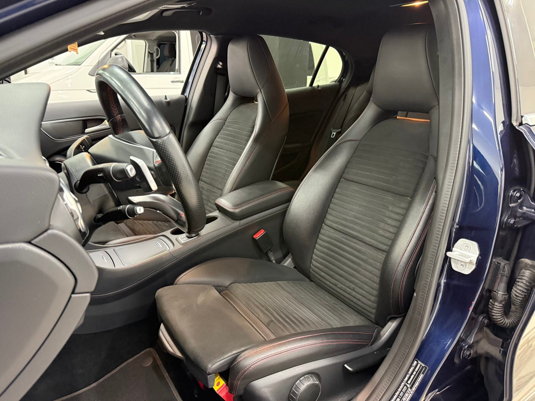 MERCEDES-BENZ GLA 200d AMG