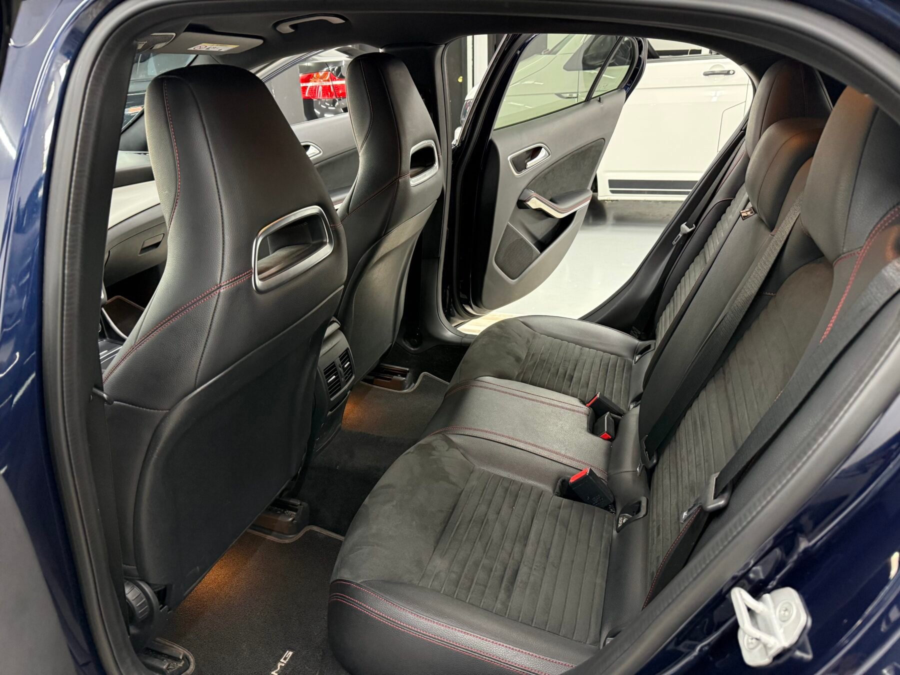 MERCEDES-BENZ GLA 200d AMG