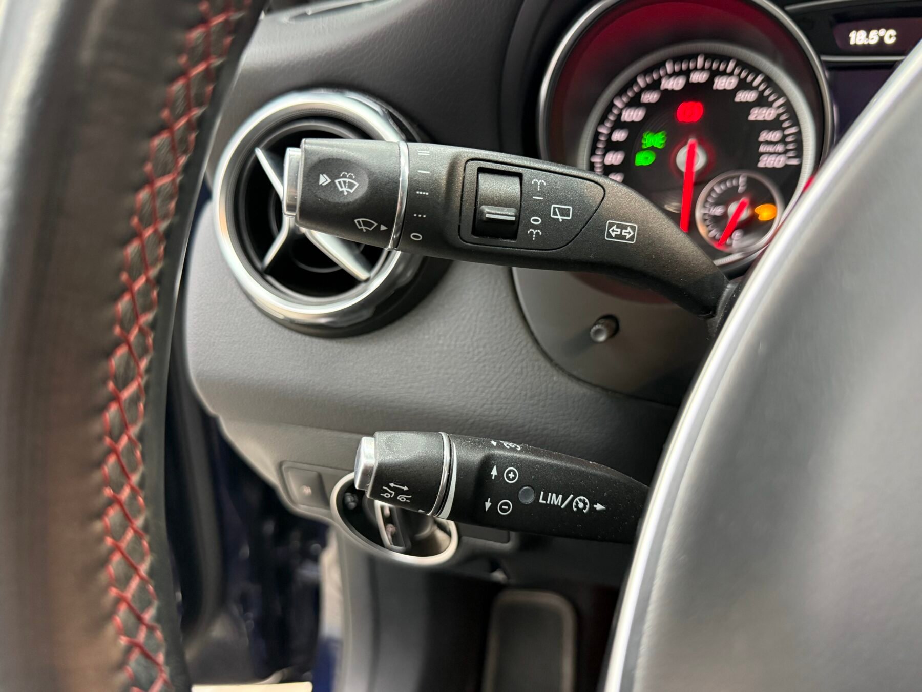 MERCEDES-BENZ GLA 200d AMG