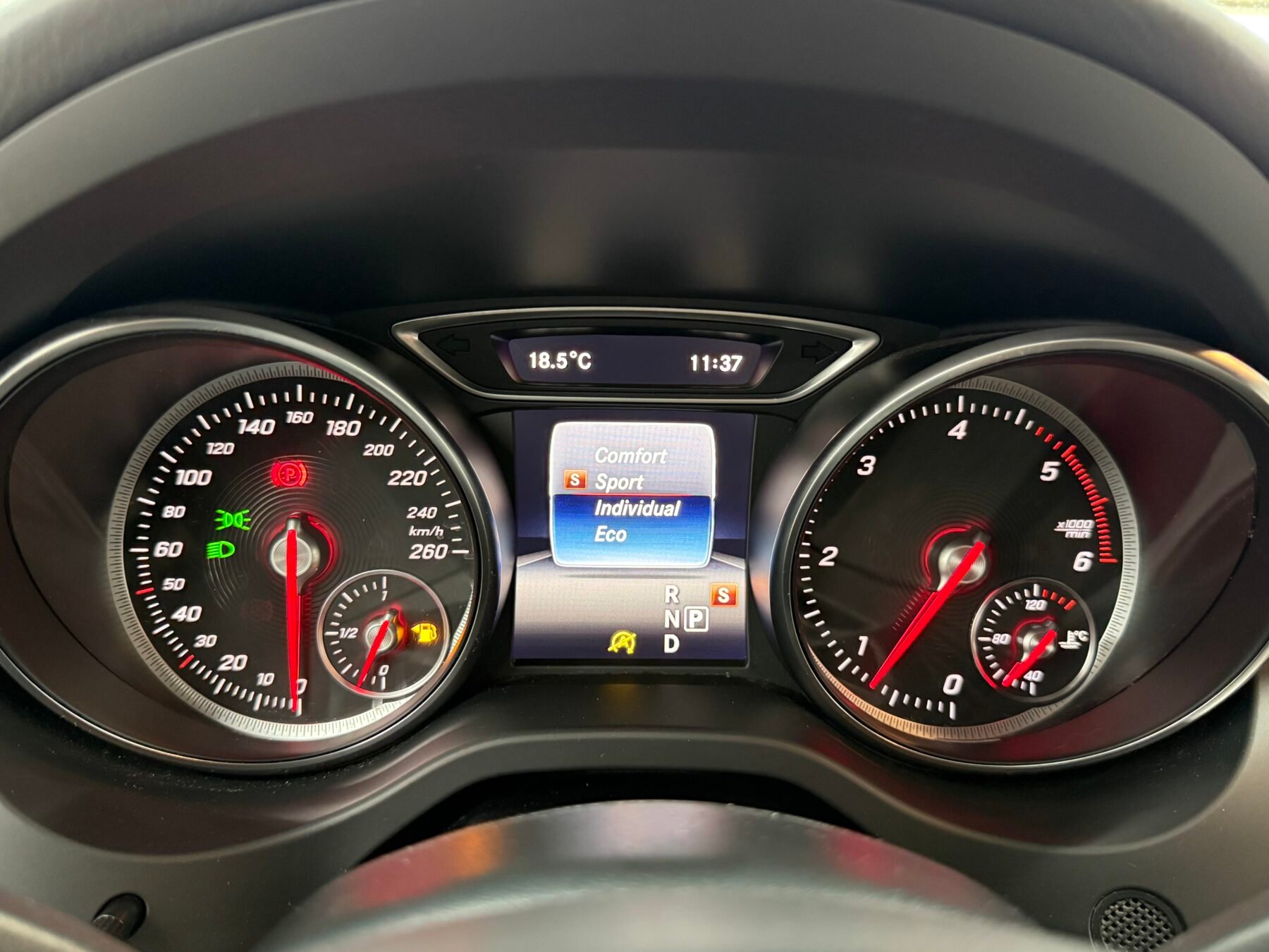 MERCEDES-BENZ GLA 200d AMG