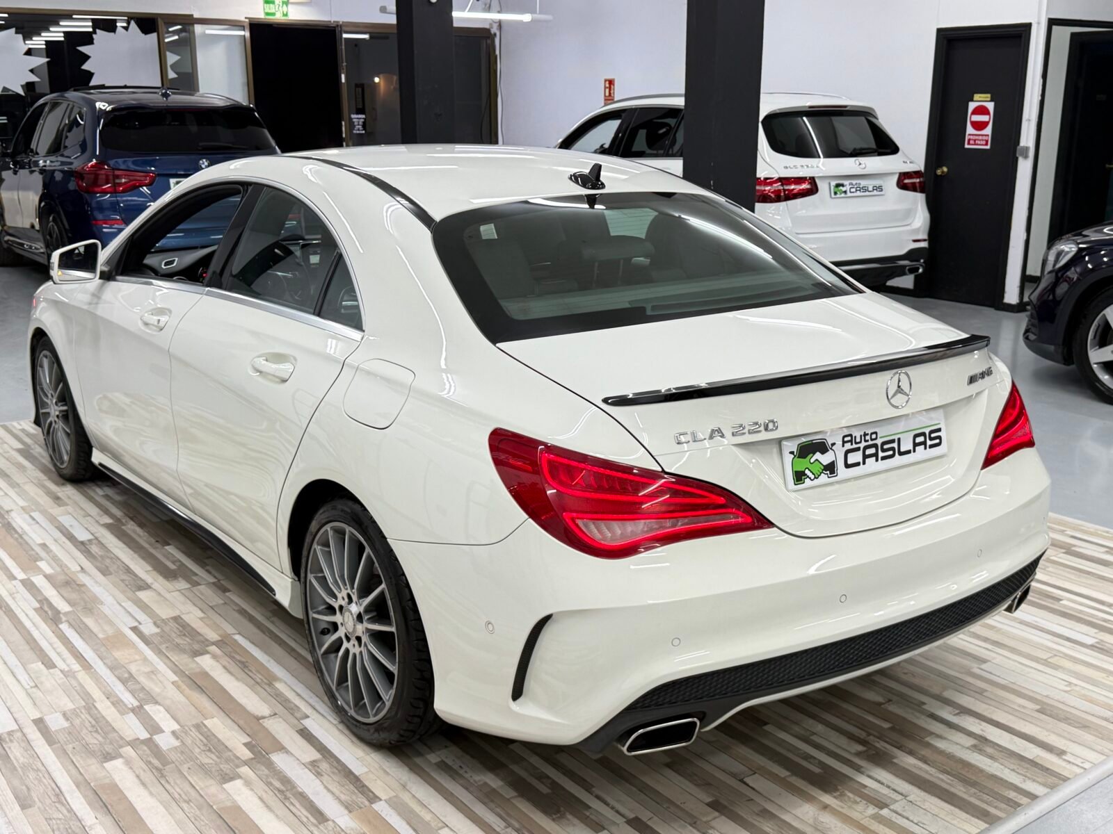 MERCEDES-BENZ CLA 220d AMG 