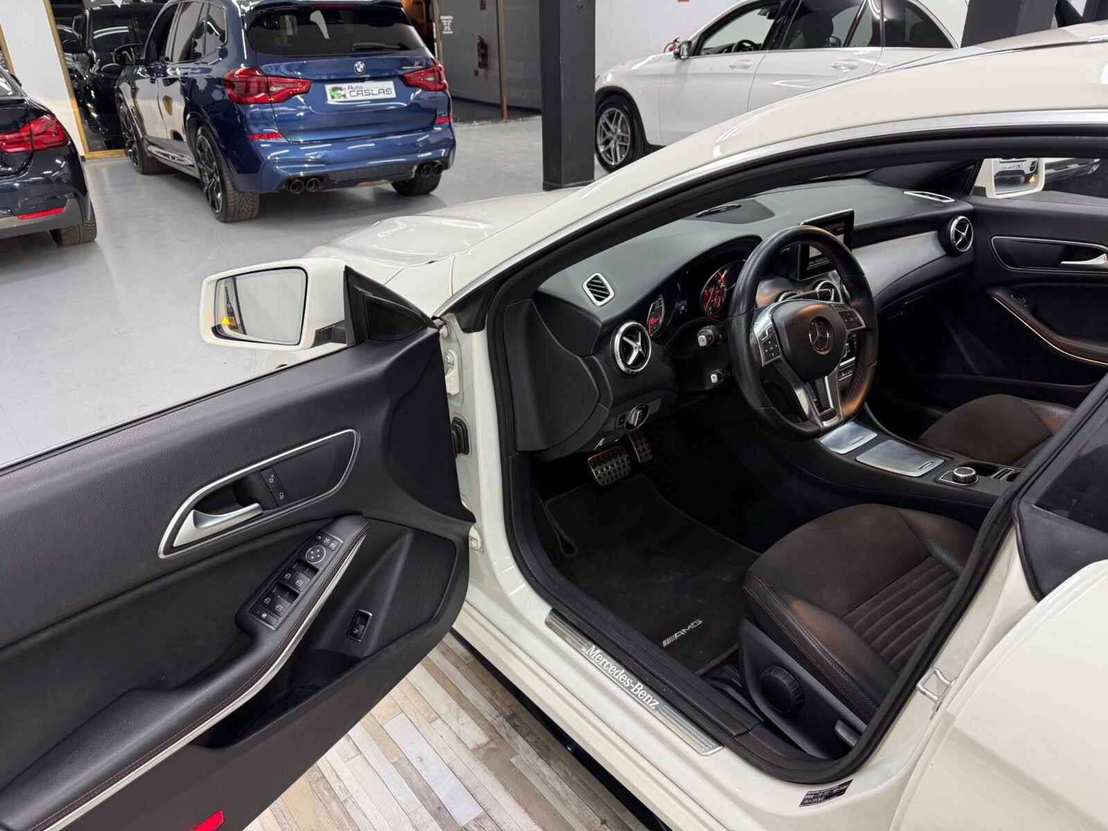 MERCEDES-BENZ CLA 220d AMG 