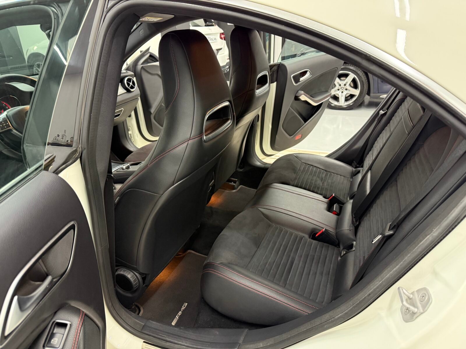 MERCEDES-BENZ CLA 220d AMG 