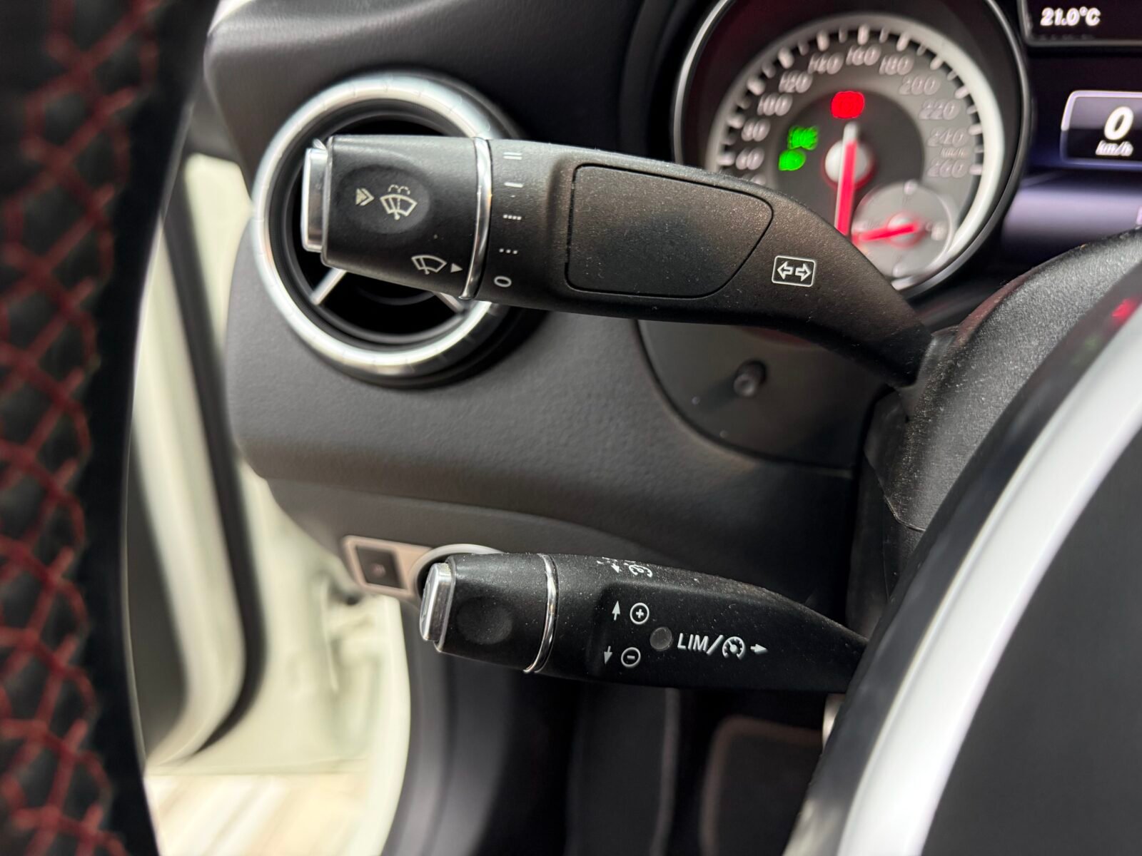 MERCEDES-BENZ CLA 220d AMG 