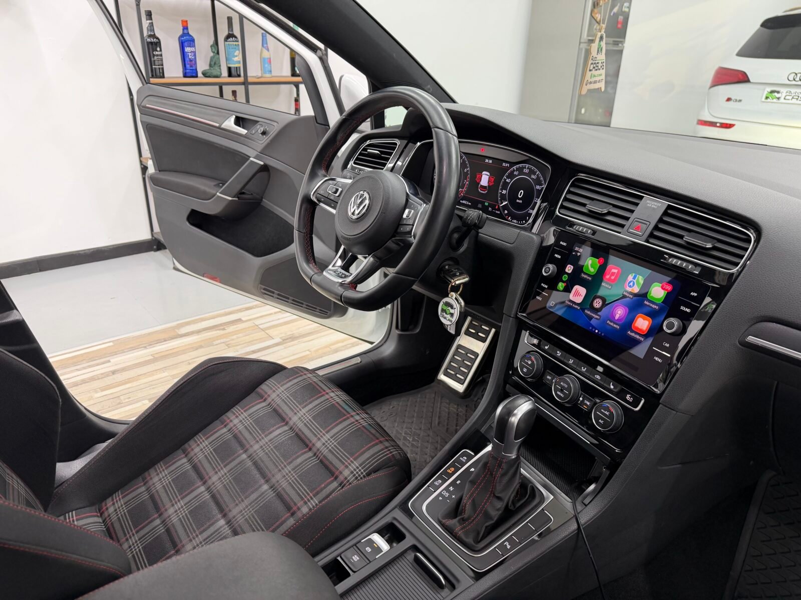 VOLKSWAGEN Golf GTI 7.5 PERFORMANCE 