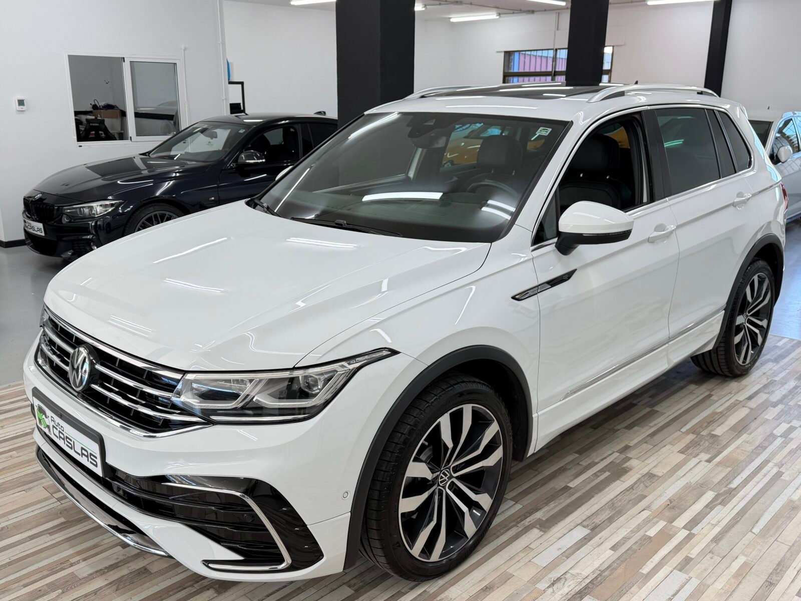 VOLKSWAGEN Tiguan R Line 