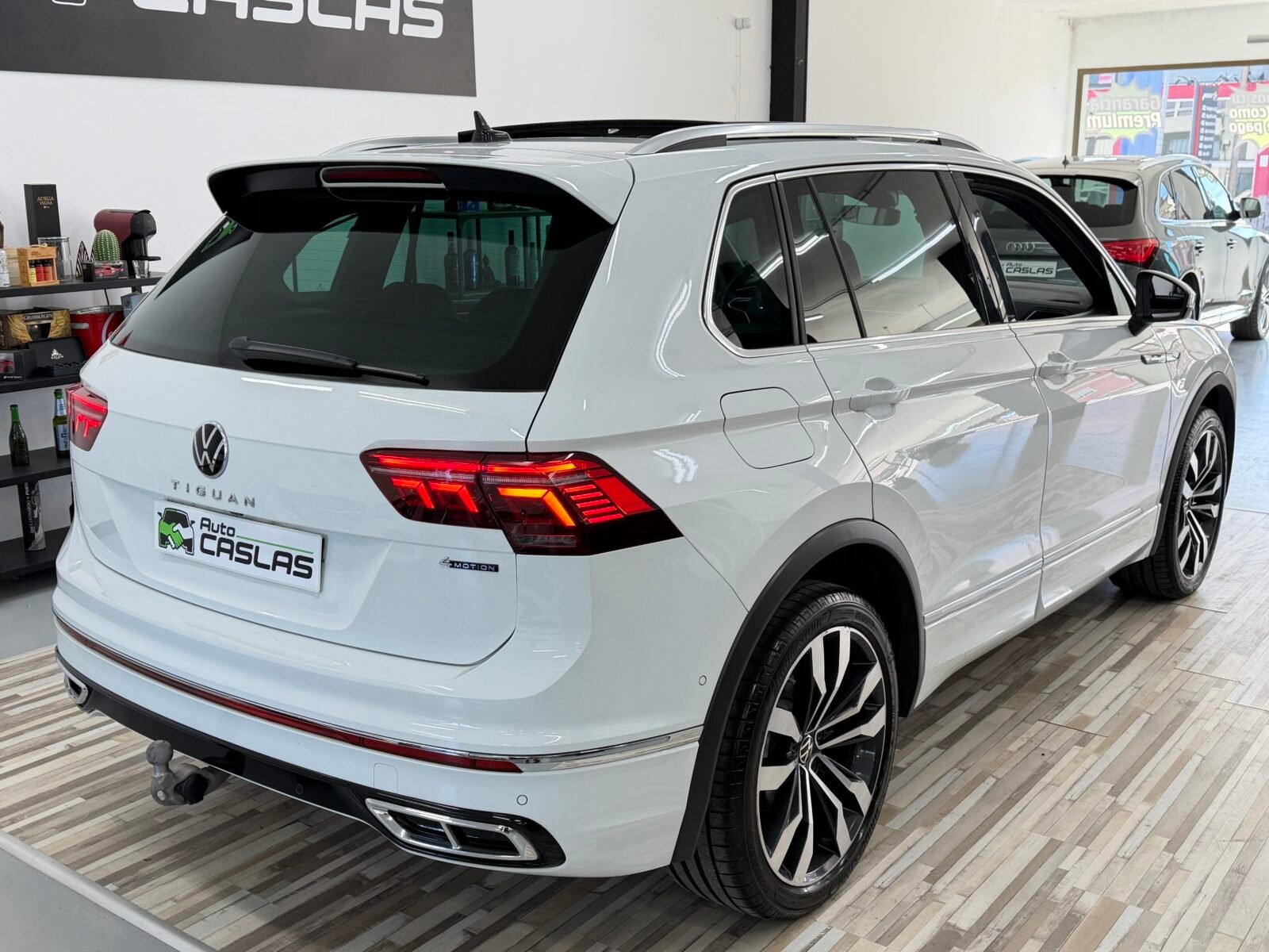 VOLKSWAGEN Tiguan R Line 