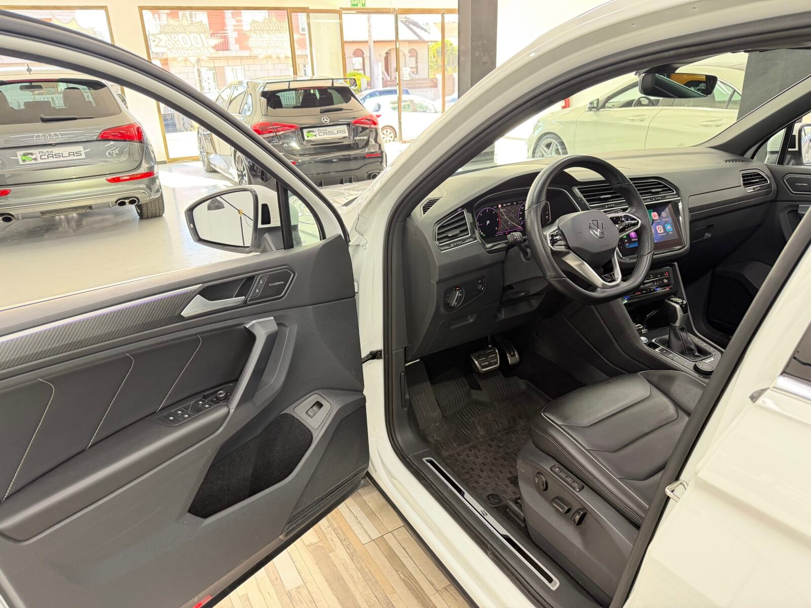VOLKSWAGEN Tiguan R Line 