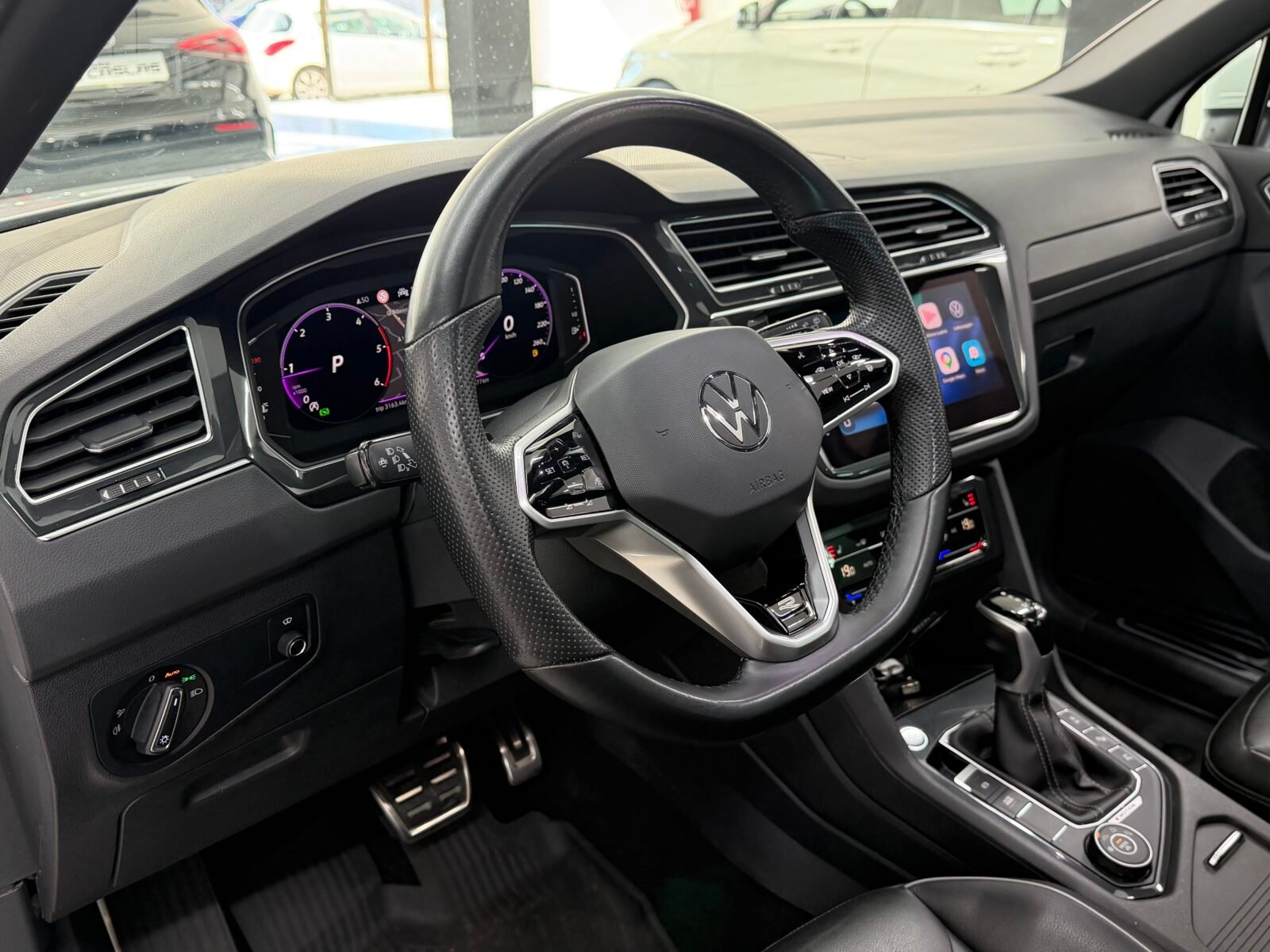 VOLKSWAGEN Tiguan R Line 
