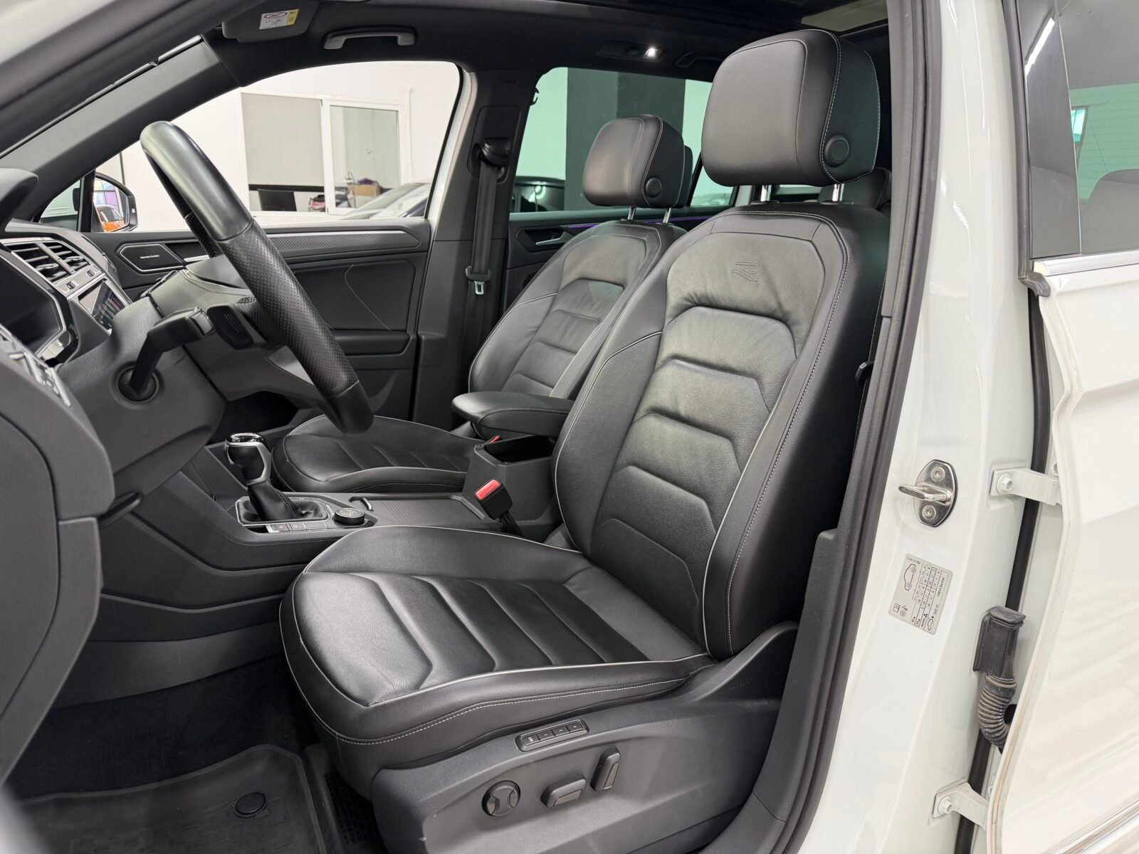VOLKSWAGEN Tiguan R Line 