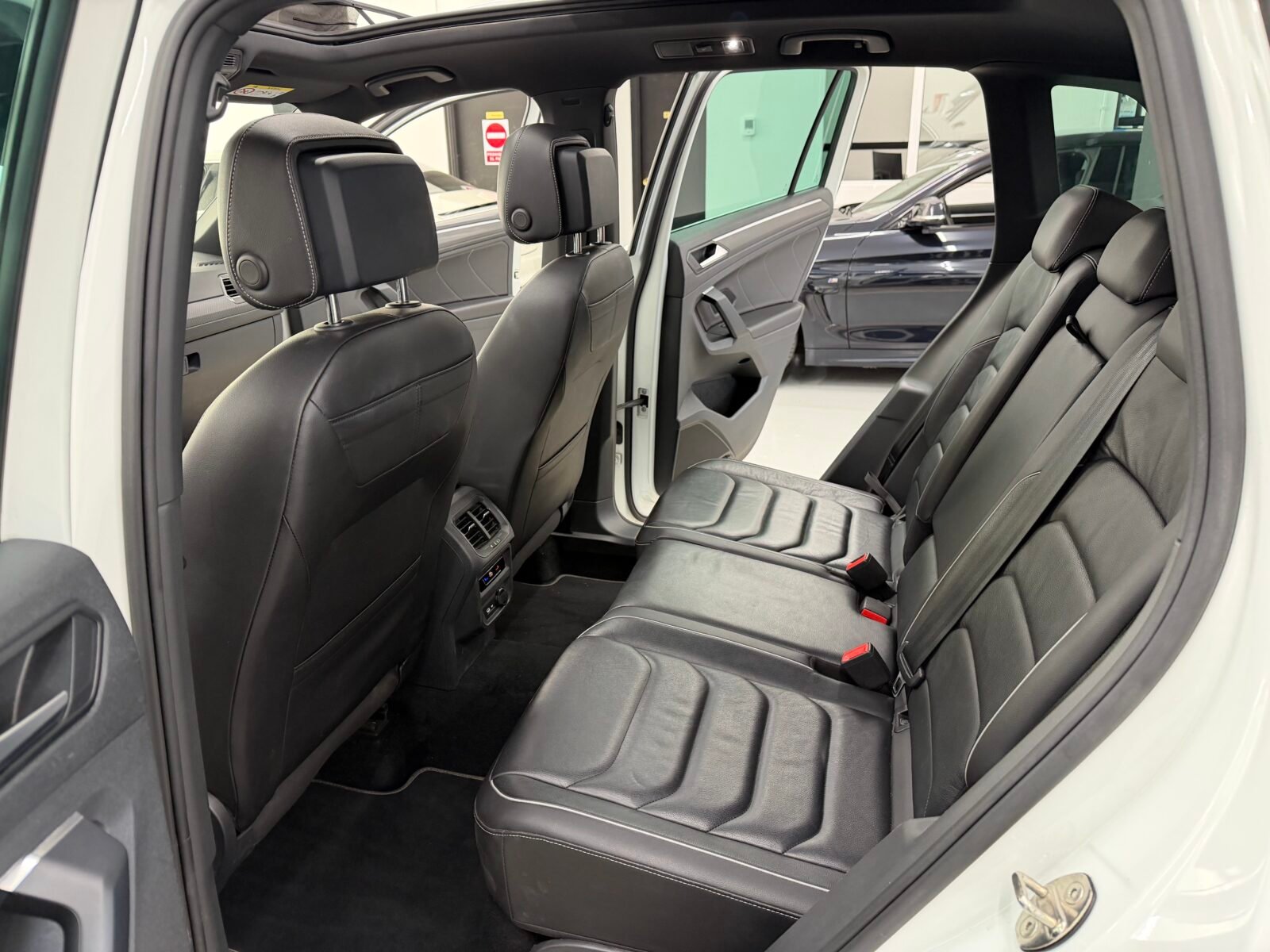 VOLKSWAGEN Tiguan R Line 