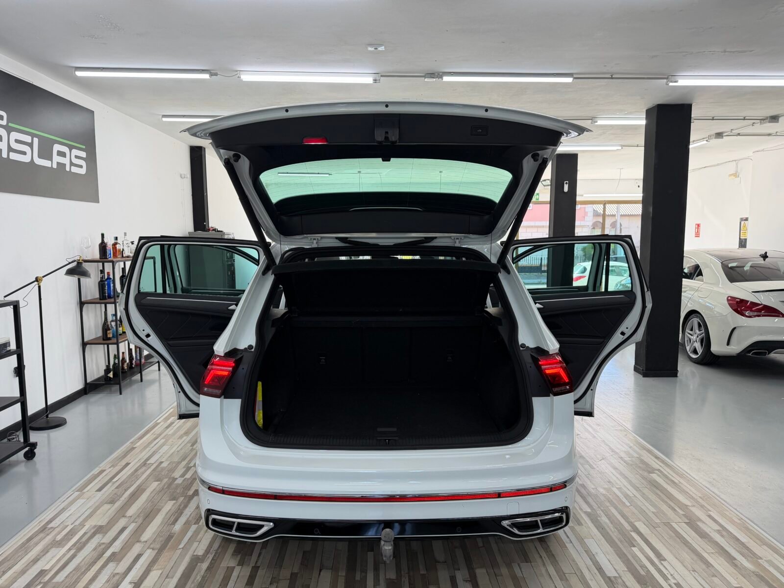 VOLKSWAGEN Tiguan R Line 