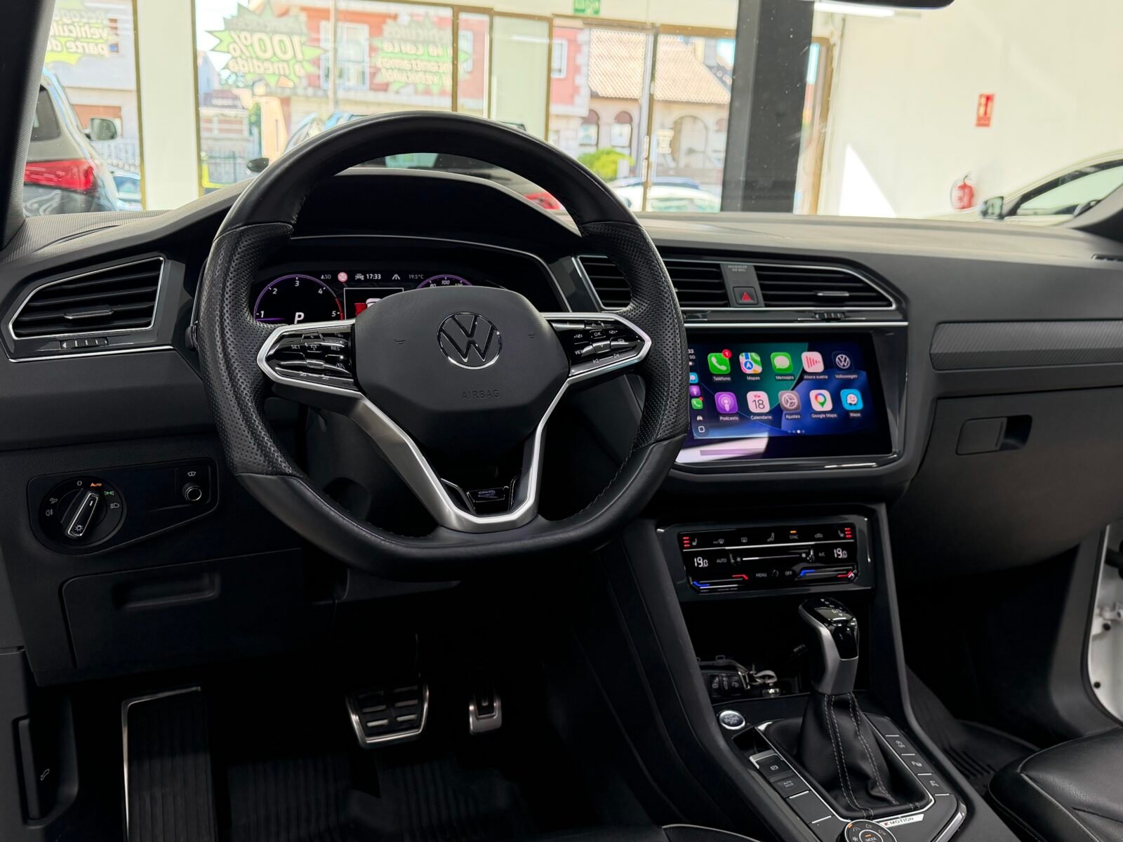 VOLKSWAGEN Tiguan R Line 