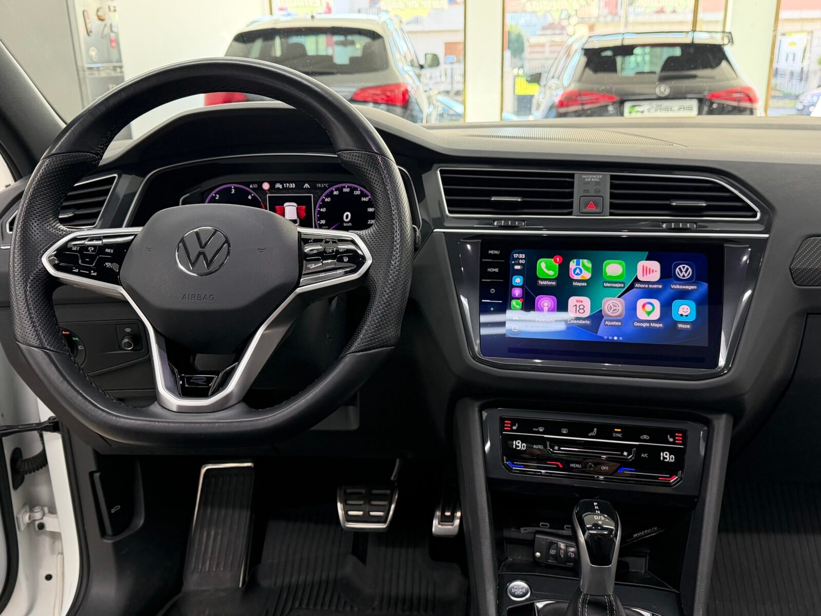 VOLKSWAGEN Tiguan R Line 