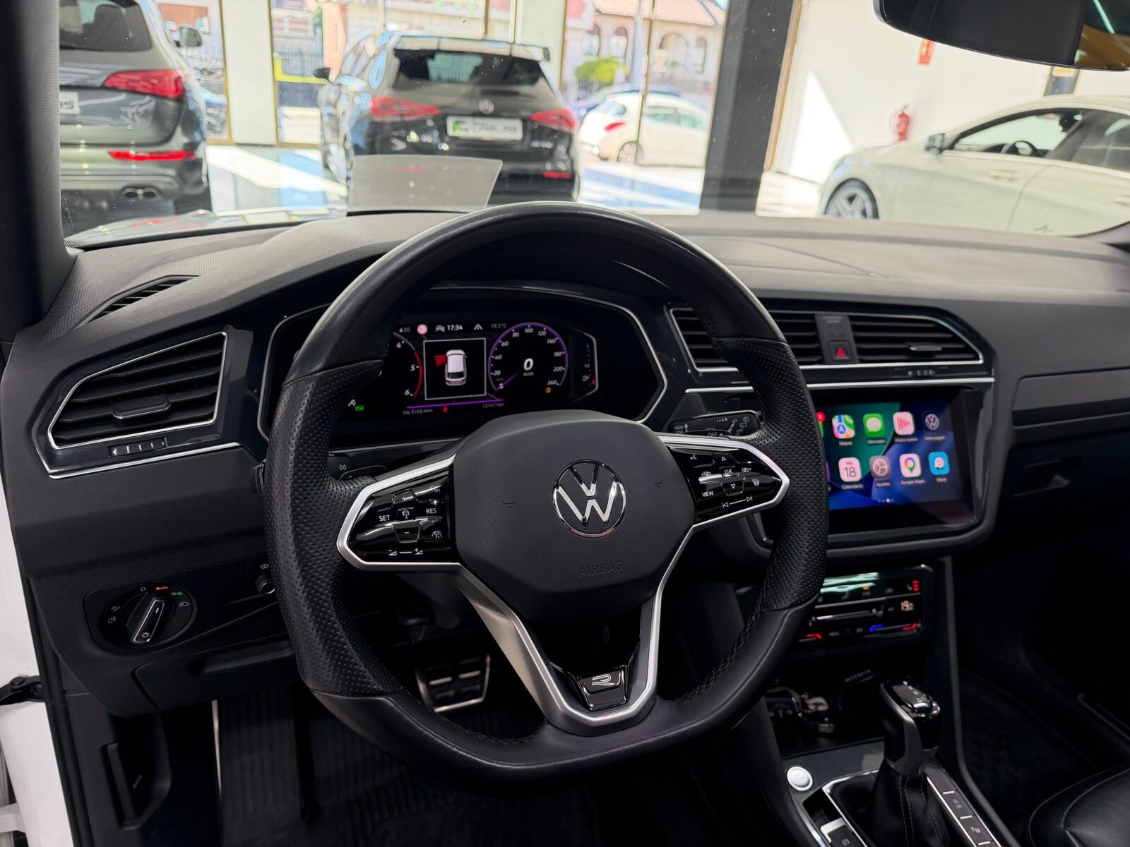 VOLKSWAGEN Tiguan R Line 