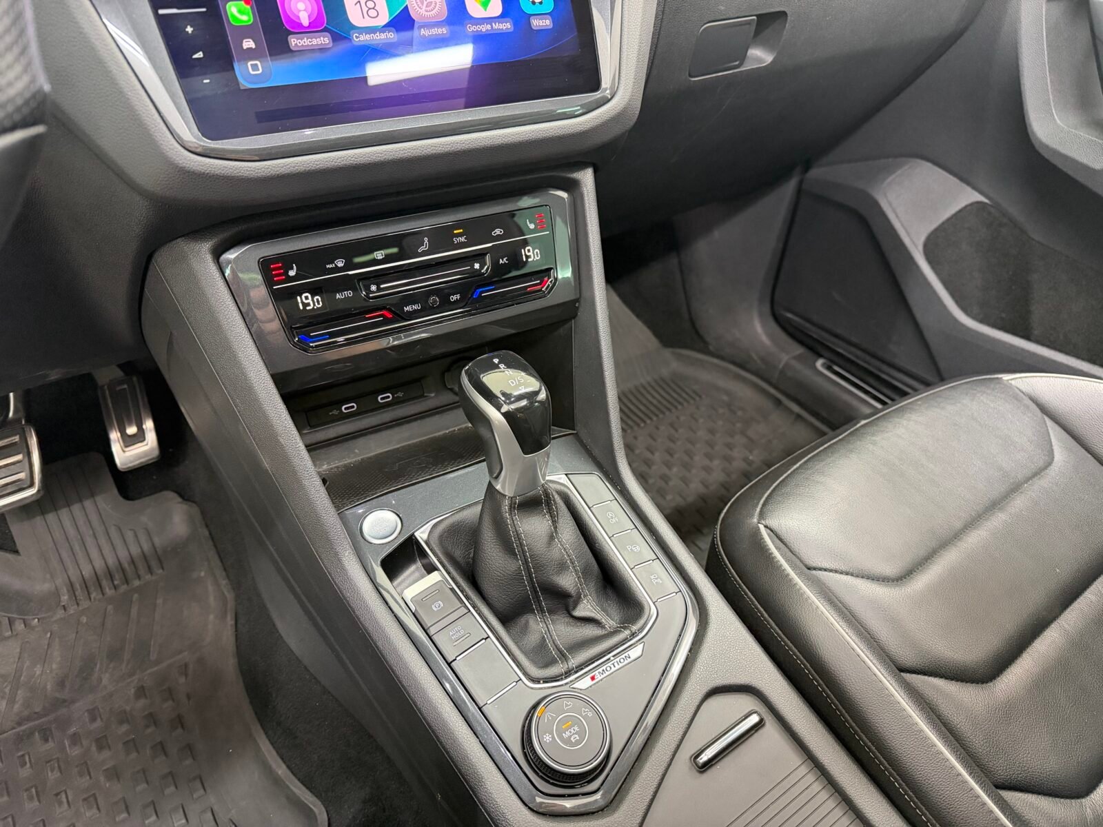 VOLKSWAGEN Tiguan R Line 