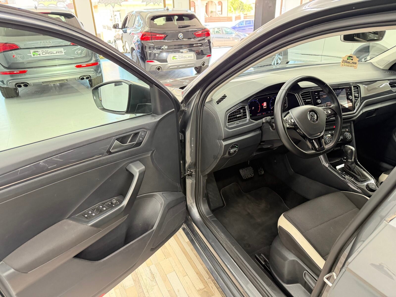 VOLKSWAGEN T-ROC Sport
